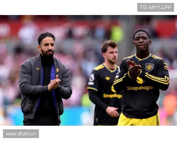 曼联体系僵局持续加重,竞争压力与表现稳定性面临新考验 曼联体系僵局持续加重,竞争压力与表现稳定性面临新考验