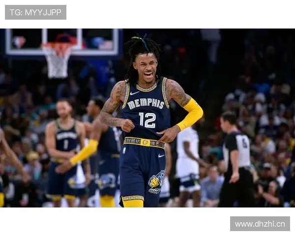 莫兰特家里那个镶满灯的篮球场，电费比我的房租还高